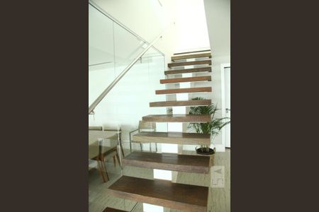 Apartamento à venda com 600m², 6 quartos e 5 vagasEscada