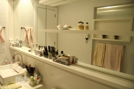 Apartamento à venda com 600m², 6 quartos e 5 vagasBanheiro da Suíte 3 (2)