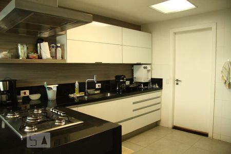Apartamento à venda com 600m², 6 quartos e 5 vagasCozinha