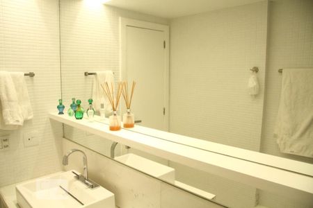 Apartamento à venda com 600m², 6 quartos e 5 vagasBanheiro da Suíte 3 (1)