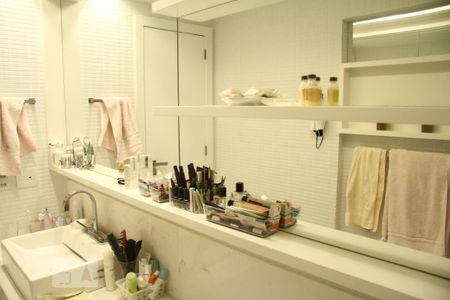 Apartamento à venda com 600m², 6 quartos e 5 vagasBanheiro da Suíte 3 (2)