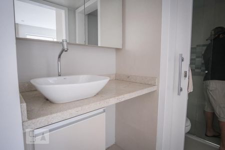 Lavabo de apartamento para alugar com 1 quarto, 35m² em Centro, Curitiba