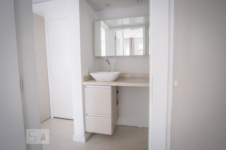 Lavabo de apartamento para alugar com 1 quarto, 35m² em Centro, Curitiba