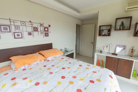 Casa de condomínio à venda com 304m², 4 quartos e 3 vagasSuíte