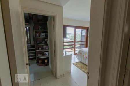 Casa de condomínio à venda com 304m², 4 quartos e 3 vagasSuíte