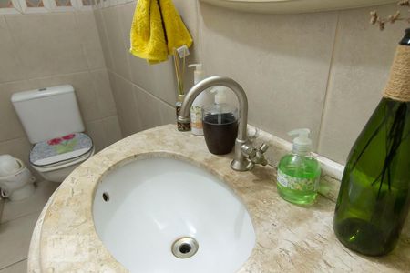 Casa de condomínio à venda com 304m², 4 quartos e 3 vagasLavabo