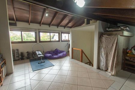 Casa de condomínio à venda com 304m², 4 quartos e 3 vagasSótão