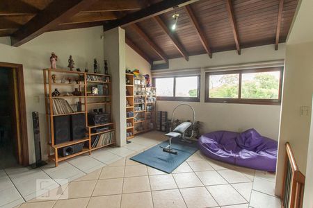 Casa de condomínio à venda com 304m², 4 quartos e 3 vagasSótão