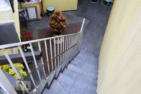 Casa à venda com 176m², 2 quartos e 3 vagasEscada