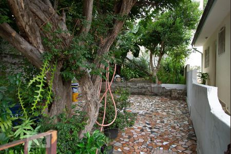 Casa à venda com 200m², 3 quartos e 2 vagas Casa à venda com 200m², 3 quartos e 2 vagasQuintal