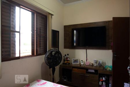 Casa à venda com 200m², 3 quartos e 2 vagas Casa à venda com 200m², 3 quartos e 2 vagasQuarto 2