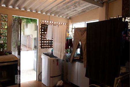 Casa à venda com 200m², 3 quartos e 2 vagas Casa à venda com 200m², 3 quartos e 2 vagasLavanderia