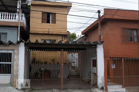 Casa à venda com 200m², 3 quartos e 2 vagas Casa à venda com 200m², 3 quartos e 2 vagasFachada