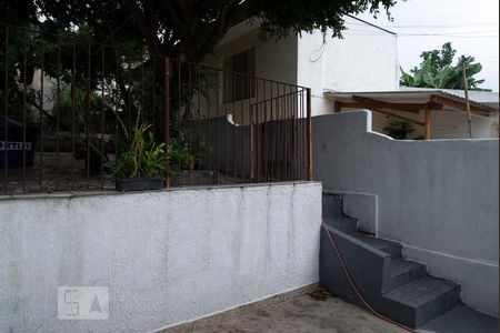 Casa à venda com 200m², 3 quartos e 2 vagas Casa à venda com 200m², 3 quartos e 2 vagasQuintal