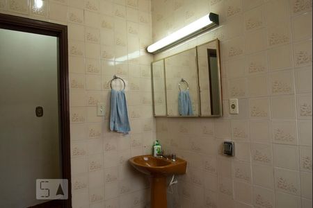 Casa à venda com 200m², 3 quartos e 2 vagas Casa à venda com 200m², 3 quartos e 2 vagasBanheiro