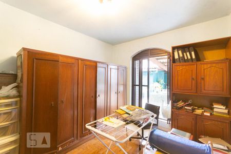 Casa à venda com 291m², 4 quartos e 5 vagasQuarto 2