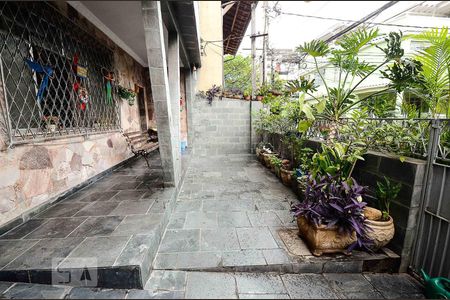 Casa à venda com 184m², 4 quartos e 2 vagasEntrada