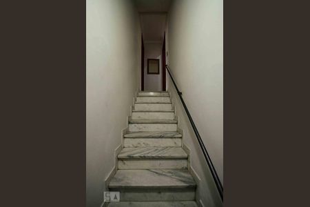 Casa à venda com 184m², 4 quartos e 2 vagasEscada