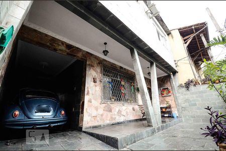 Casa à venda com 184m², 4 quartos e 2 vagasEntrada