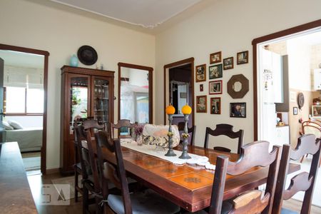 Sala de casa à venda com 5 quartos, 212m² em Teresópolis, Porto Alegre