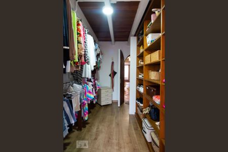 Casa à venda com 212m², 5 quartos e 4 vagasCloset do quarto 5