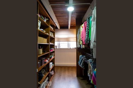 Casa à venda com 212m², 5 quartos e 4 vagasCloset do quarto 5