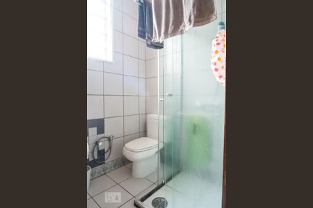 Casa à venda com 212m², 5 quartos e 4 vagasBanheiro 2