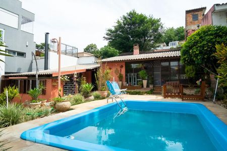 Casa à venda com 212m², 5 quartos e 4 vagasPiscina