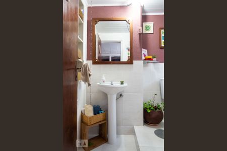 Casa à venda com 212m², 5 quartos e 4 vagasBanheiro 1