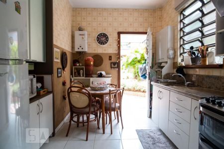 Casa à venda com 212m², 5 quartos e 4 vagasCozinha