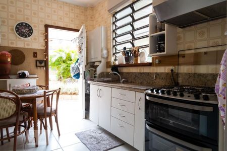 Casa à venda com 212m², 5 quartos e 4 vagasCozinha