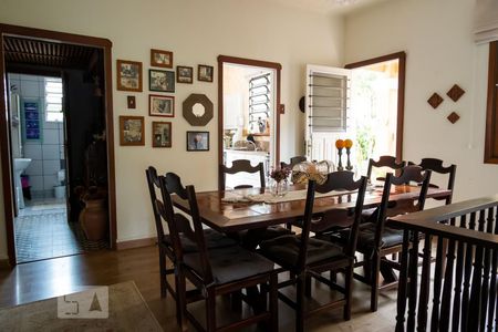 Sala de casa à venda com 5 quartos, 212m² em Teresópolis, Porto Alegre