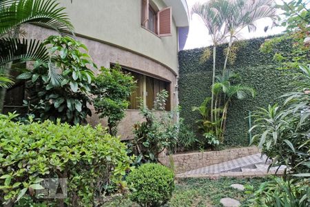 Casa para alugar com 280m², 3 quartos e 6 vagas Casa para alugar com 280m², 3 quartos e 6 vagasÁrea Externa