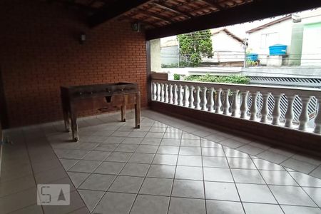 Casa à venda com 200m², 2 quartos e 2 vagas Casa à venda com 200m², 2 quartos e 2 vagasvaranda