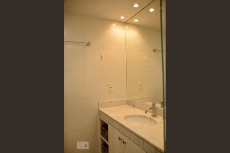 Apartamento para alugar com 258m², 4 quartos e 2 vagasBanheiro da Suíte 1