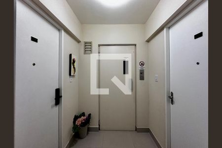 Apartamento à venda com 80m², 3 quartos e 1 vaga Apartamento à venda com 80m², 3 quartos e 1 vagaHall Apartamento
