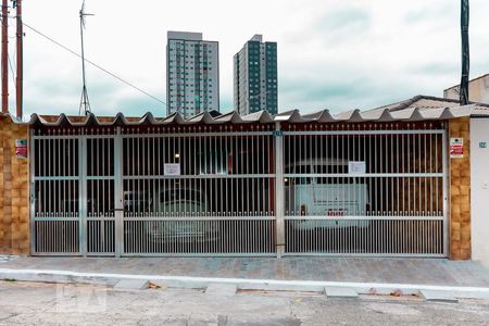 Casa à venda com 110m², 2 quartos e 2 vagasFachada 