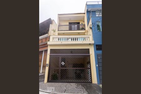 Casa à venda com 195m², 3 quartos e 3 vagas Casa à venda com 195m², 3 quartos e 3 vagasFachada