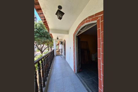 Casa à venda com 252m², 5 quartos e 3 vagas Casa à venda com 252m², 5 quartos e 3 vagasVaranda 1