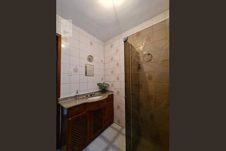 Casa à venda com 252m², 5 quartos e 3 vagas Casa à venda com 252m², 5 quartos e 3 vagasBanheiro Social