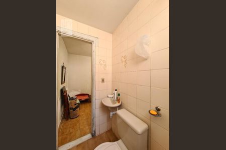 Casa à venda com 252m², 5 quartos e 3 vagas Casa à venda com 252m², 5 quartos e 3 vagasBanheiro de Serviço