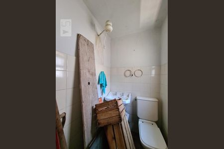 Casa à venda com 252m², 5 quartos e 3 vagas Casa à venda com 252m², 5 quartos e 3 vagasKitnet - Banheiro