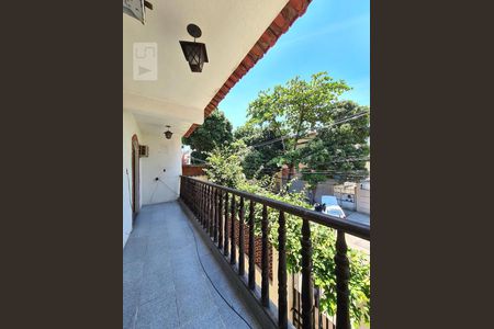 Casa à venda com 252m², 5 quartos e 3 vagas Casa à venda com 252m², 5 quartos e 3 vagasVaranda 1