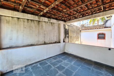 Casa à venda com 252m², 5 quartos e 3 vagas Casa à venda com 252m², 5 quartos e 3 vagasVaranda 2