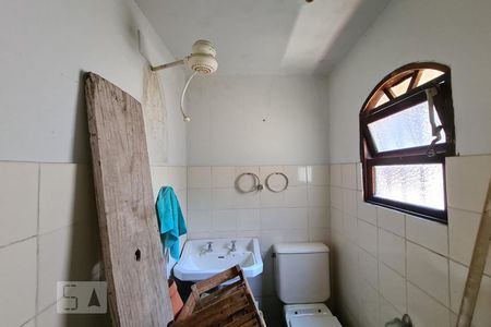 Casa à venda com 252m², 5 quartos e 3 vagas Casa à venda com 252m², 5 quartos e 3 vagasKitnet - Banheiro