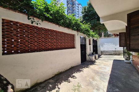 Casa à venda com 252m², 5 quartos e 3 vagas Casa à venda com 252m², 5 quartos e 3 vagasÁrea Externa Frontal