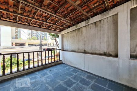 Casa à venda com 252m², 5 quartos e 3 vagas Casa à venda com 252m², 5 quartos e 3 vagasVaranda 2
