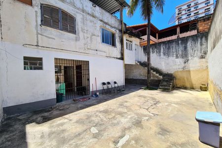 Casa à venda com 252m², 5 quartos e 3 vagas Casa à venda com 252m², 5 quartos e 3 vagasÁrea Externa de Fundos