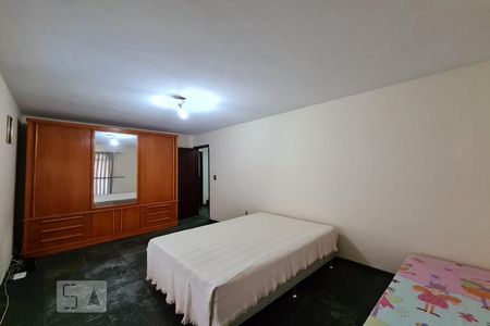 Casa à venda com 252m², 5 quartos e 3 vagas Casa à venda com 252m², 5 quartos e 3 vagasQuarto 2