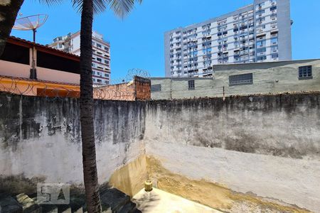 Casa à venda com 252m², 5 quartos e 3 vagas Casa à venda com 252m², 5 quartos e 3 vagasVista